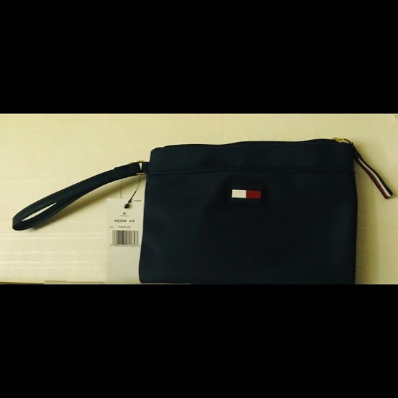 New Tommy Hilfiger Navy Wristlet made in Cambodia - Picture 8 of 16
